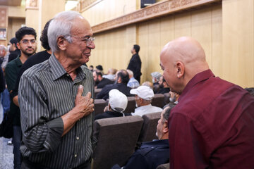 غلامرضا نیکخواه در مراسم ختم زنده یاد «اکبر عبدی»