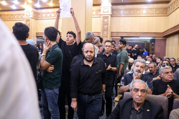 مازیار لرستانی در مراسم ختم زنده یاد «اکبر عبدی»