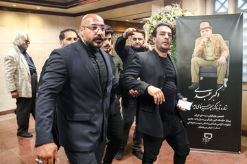 یوسف تیموری در مراسم ختم زنده یاد «اکبر عبدی»