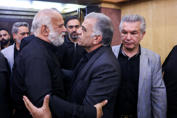 حمید استیلی، بیژن طاهری و حبیب کاشانی در مراسم ختم زنده یاد «اکبر عبدی»