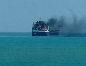 دود سنگین کشتی باری در مازندران/ مدیرکل بنادر هرگونه انفجار را رد کرد