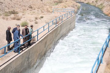 رهاسازی آب سد ۱۵ خرداد قم، ۵۰۰ هکتار باغات قمرود را از خطر خشکی نجات داد
