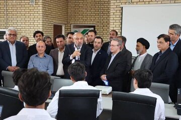 افتتاح چند پروژه کلیدی در جریان سفر وزیر کار به جنوب فارس