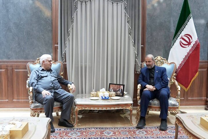 رایزنی رئیس سازمان الحشد الشعبی با سفیر ایران در بغداد در مورد حملات اخیر آمریکا
