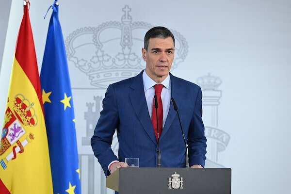 سانچز در پی درخواست‌ها برای تعلیق اسپانیا از شنگن، خواستار وحدت اتحادیه اروپا شد