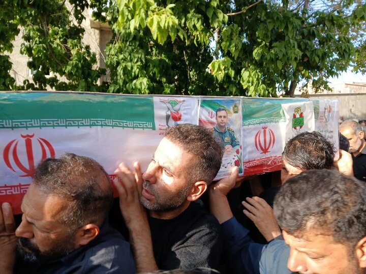 پیکر مطهر شهید خلبان یونس حاجی عزیزی در تویسرکان آرام گرفت
