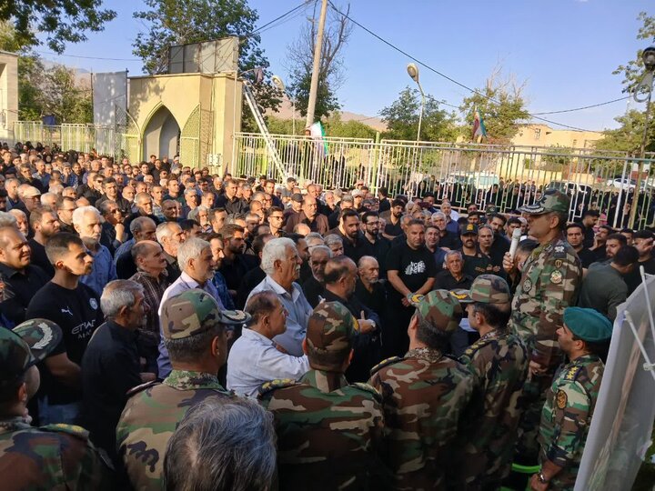 پیکر مطهر شهید خلبان "یونس حاجی عزیزی" در تویسرکان ارام گرفت