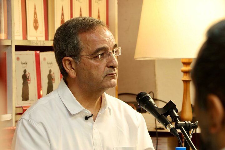 چرا زبان فارسی در هند خاموش شد؟
