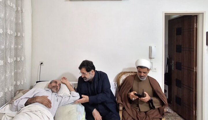 استاندار قم از جانباز کارگر جنگ تحمیلی عیادت کرد