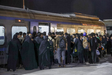 انتقال زائران اربعین حسینی از خرمشهر به شلمچه با قطار