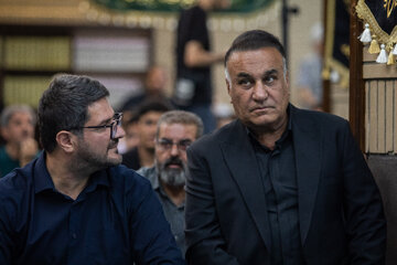 مراسم یادبود اکبر عبدی در مسجد بلال
