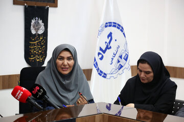 حمیده شهبازی مسئول فرهنگی و مریم خروشی مدیر روابط عمومی جهاد دانشگاهی استان اردبیل