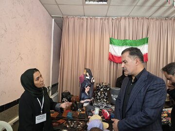 نمایشگاه بزرگ صنایع‌دستی کارآفرینان رزن  راه‌اندازی شد