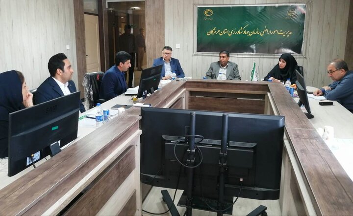 معاون استاندار هرمزگان: واگذاری اراضی، مسیر درآمد پایدار دهیاری‌هاست