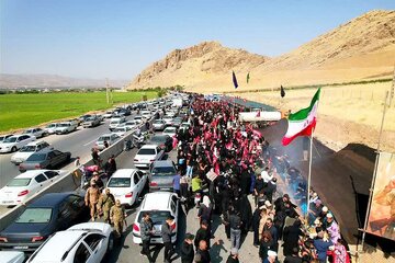 برگزاری پیاده‌روی جاماندگان اربعین با حضور گسترده مردم در شهرهای مختلف لرستان