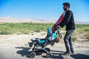 مراسم آیینی پیاده‌روی جاماندگان اربعین حسینی - کویر سرخه