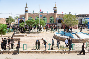 آیین تعزیه‌خوانی اربعین در روستای احمدآباد