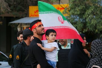 پیاده‌روی جاماندگان اربعین و تشییع شهید درهم‌فروش در همدان