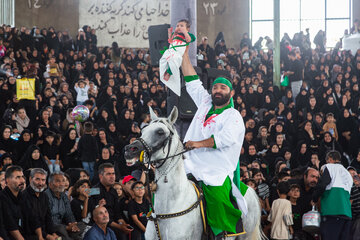 آیین تعزیه‌خوانی اربعین در روستای احمدآباد