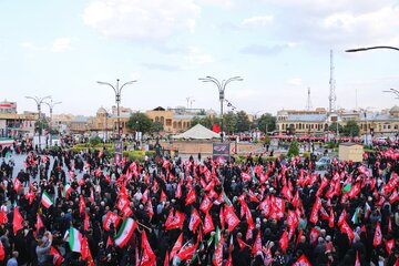 پیاده‌روی جاماندگان اربعین و تشییع شهید درهم‌فروش در همدان