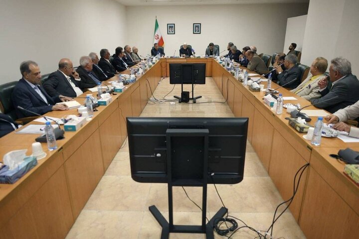 عارف: تمام بدهی کالابرگ به فروشگاه‌ها پرداخت شد