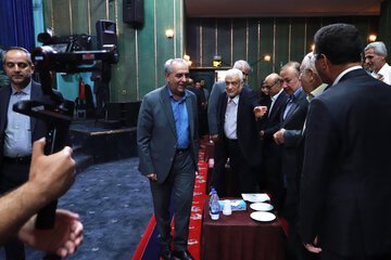 بهرام سرمست استاندار آذربایجان شرقی در همایش «انقلاب مشروطه، قانون و آزادی» بمناسبت یکصدوبیستمین سالگرد انقلاب مشروطه ایران - تبریز