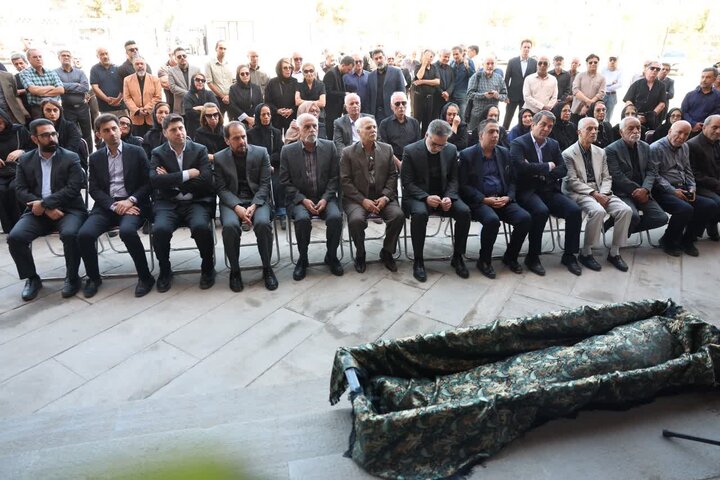 پیکر استاد نواب‌زاده در کرمان تشییع شد