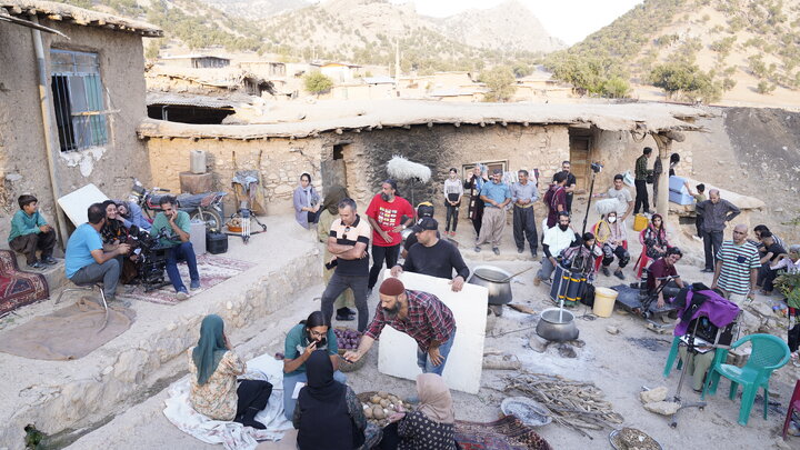 مردی مرموز که هروقت قبر میکند، یک نفر میمیرد