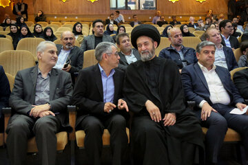 مسعود امامی یگانه استاندار اردبیل، آیت‌الله سیدحسن عاملی نماینده ولی‌فقیه در استان و امام جمعه اردبیل و صدیف بدری نماینده اردبیل در مجلس شورای اسلامی در آئین بزرگداشت روز ملی خبرنگار در اردبیل