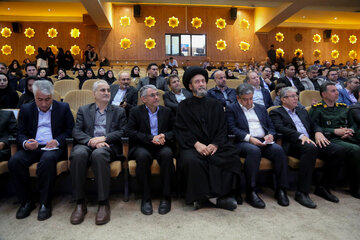 وحید کنعانی رئیس مجمع نمایندگان استان اردبیل، مسعود امامی یگانه استاندار اردبیل، آیت‌الله سیدحسن عاملی نماینده ولی‌فقیه در استان و امام جمعه اردبیل و صدیف بدری نماینده اردبیل در مجلس شورای اسلامی در آئین بزرگداشت روز ملی خبرنگار در اردبیل