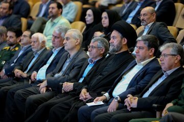 وحید کنعانی رئیس مجمع نمایندگان استان اردبیل، مسعود امامی یگانه استاندار اردبیل، آیت‌الله سیدحسن عاملی نماینده ولی‌فقیه در استان و امام جمعه اردبیل و صدیف بدری نماینده اردبیل در مجلس شورای اسلامی در آئین بزرگداشت روز ملی خبرنگار در اردبیل