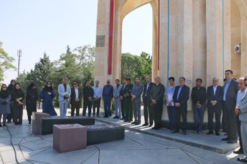 ازغبارروبی مزار شهدا تا کلاس درس اخلاق؛در روز خبرنگار