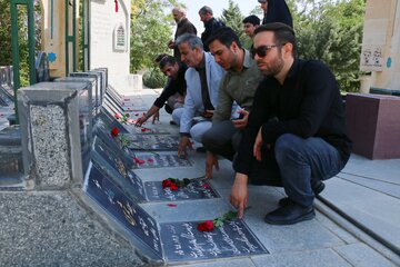 ازغبارروبی مزار شهدا تا کلاس درس اخلاق؛در روز خبرنگار