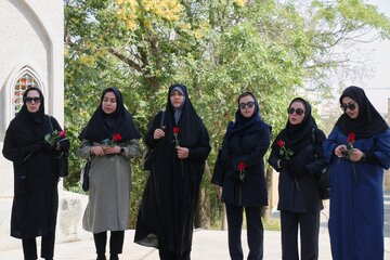 ازغبارروبی مزار شهدا تا کلاس درس اخلاق؛در روز خبرنگار