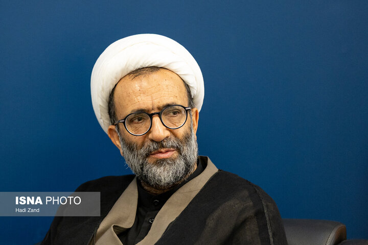 نماینده تهران: قوانین باید از کتابچه به روی میز اجرا بیایند