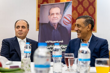محمدجعفر قائم‌پناه، معاون اجرایی رییس جمهور و غلامرضا نوری قزلجه، وزیر جهاد کشاورزی در نشست صمیمی با خبرنگاران