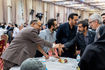 سیدحمید حسن‌زاده، معاونت خبر خبرگزاری دانشجویان ایران، حبیب عباسی، مدیر کل روابط عمومی ریاست جمهوری و علی متقیان، مدیرعامل موسسه ایران در نشست صمیمی وزیر جهاد کشاورزی با خبرنگاران