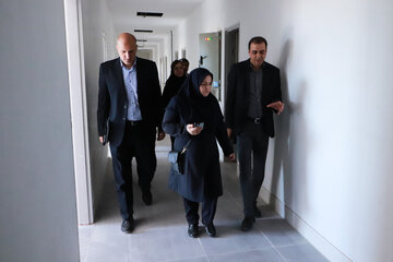 مسعود ملکی مسعول فنی ناباروری جهاد دانشگاهی  آذربایجان شرقی و خسرو کنعانی ریئس جهاد دانشگاهی آذربایجان شرقی و رباب تیموری، سر دبیر ایسنا- آذربایجان شرقی  در بازدید ریئس جهاد دانشگاهی آذربایجان شرقی از مرکز جامع در حال ساخت بیماران مبتلا به سرطان-تبریز
