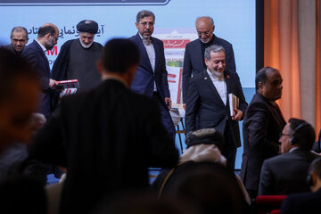 عباس عراقچی، وزیر امور خارجه در آیین رونمایی از کتاب محرم و عاشورا در مراسم محرم و عاشورا در آینه اسناد وزارت امور خارجه