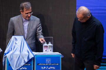 رونمایی از دستاوردهای جهاددانشگاهی در آیین گرامیداشت چهل‌و‌ششمین سالگرد تاسیس جهاددانشگاهی با حضور علی منتظری، رئیس جهاد دانشگاهی، مسعود پزشکیان، رئیس جمهور