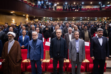 علی منتظری، رئیس جهاد دانشگاهی، مسعود پزشکیان، رئیس جمهور و حسین سیمایی صراف، وزیر علوم و عبدالحسین خسروپناه، دبیر شورای عالی انقلاب فرهنگی در آیین گرامیداشت چهل‌و‌ششمین سالگرد تاسیس جهاددانشگاهی