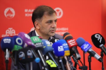 حجت کریمی، مدیرعامل باشگاه تراکتور در نشست خبری مدیرعامل و سرمربی جدید تراکتور