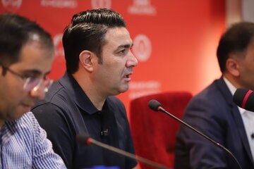 جواد نکونام، سر‌مربی جدید تیم فوتبال تراکتور در نشست خبری مدیرعامل و سرمربی جدید تراکتور