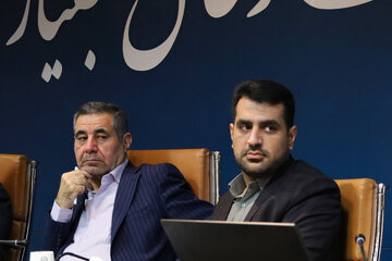 نشست صمیمی استاندار چهارمحال و بختیاری و مشاور رئیس جمهور با خبرنگاران