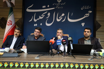 نشست صمیمی استاندار چهارمحال و بختیاری و مشاور رئیس جمهور با خبرنگاران