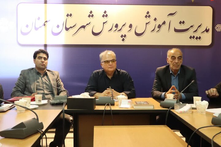 تأکید فرماندار سمنان بر ضرورت استمرار تدریس زبان سمنانی در مدارس مرکز استان