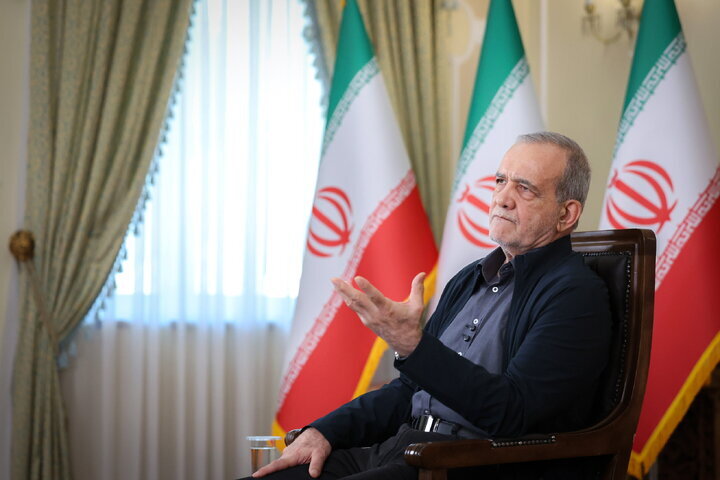 Pezeshkian meets Leader as he begins his third year in office