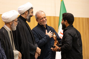 تقدیر از برگزیدگان یازدهمین اجلاسیه مجاهدان در غربت توسط مسعود پزشکیان، رئیس جمهور