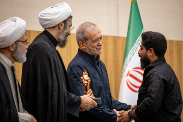 تقدیر از برگزیدگان یازدهمین اجلاسیه مجاهدان در غربت توسط مسعود پزشکیان، رئیس جمهور