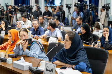 اکرم احقاقی، خبرنگار خبرگزاری ایسنا در نشست خبری اسماعیل بقایی، سخنگوی وزارت امور خارجه